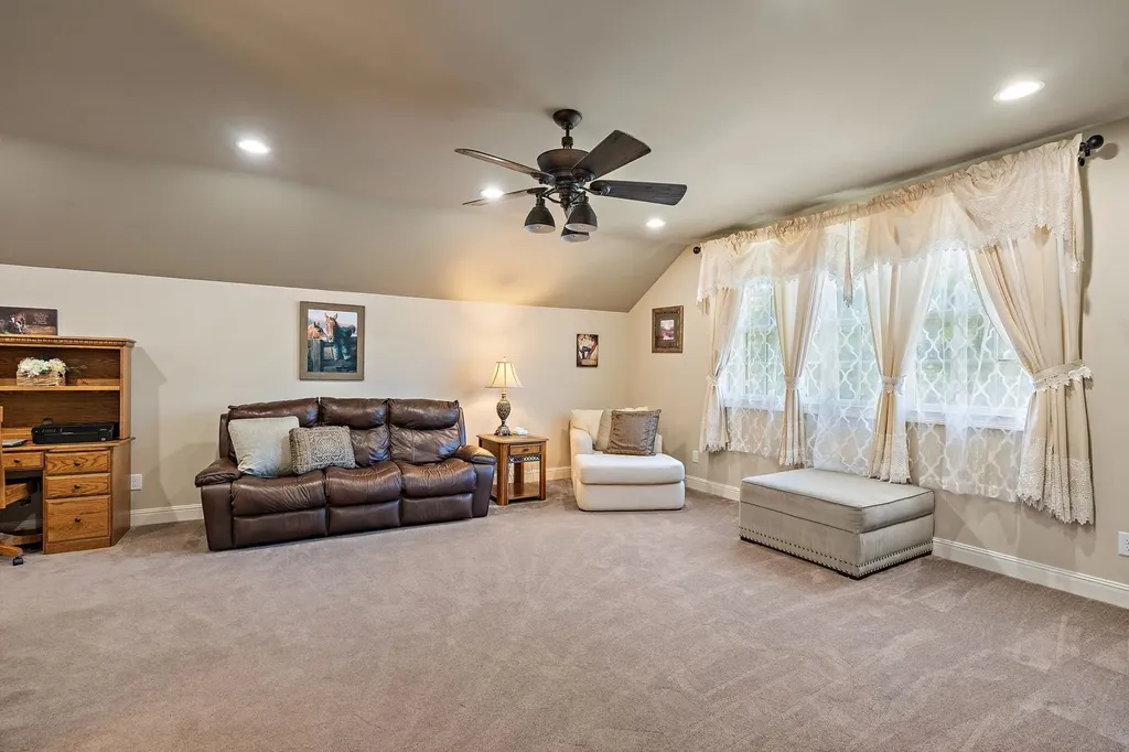 6704 Highway 52, W Lafayette TN 37083