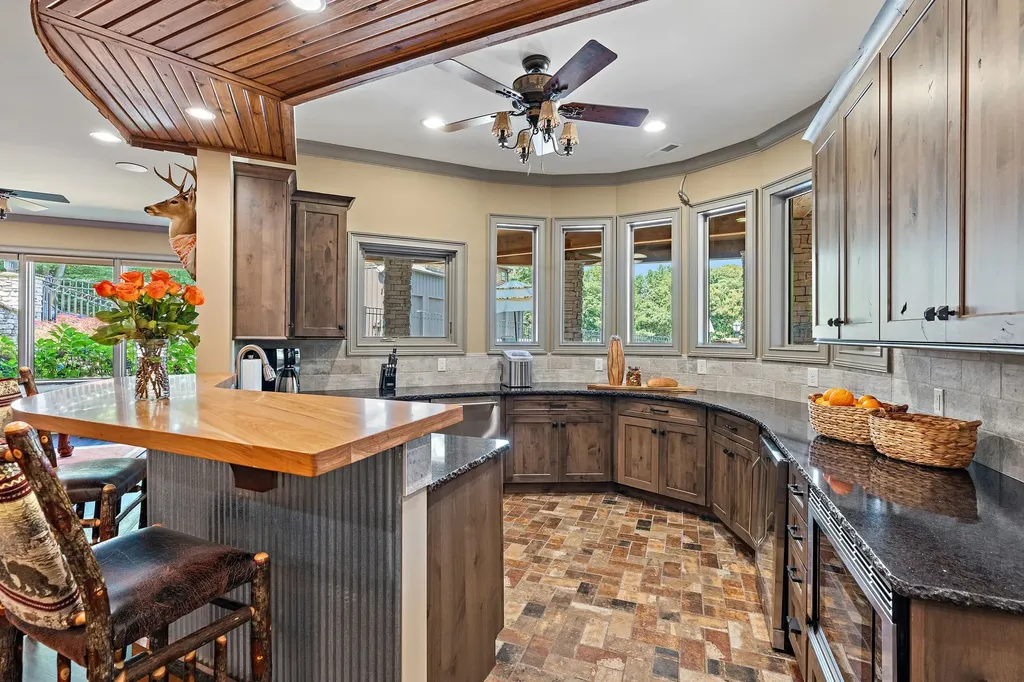 6704 Highway 52, W Lafayette TN 37083