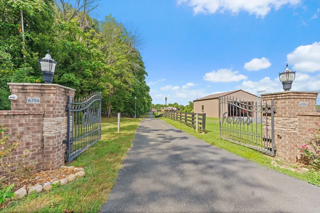 6704 Highway 52, W Lafayette TN 37083