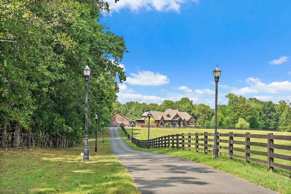 6704 Highway 52, W Lafayette TN 37083