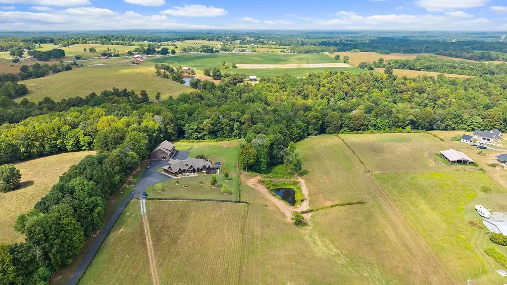6704 Highway 52, W Lafayette TN 37083