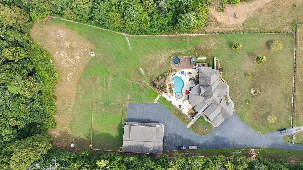6704 Highway 52, W Lafayette TN 37083