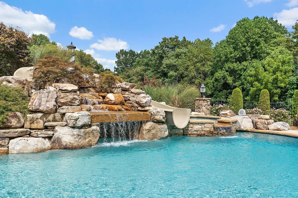 6704 Highway 52, W Lafayette TN 37083