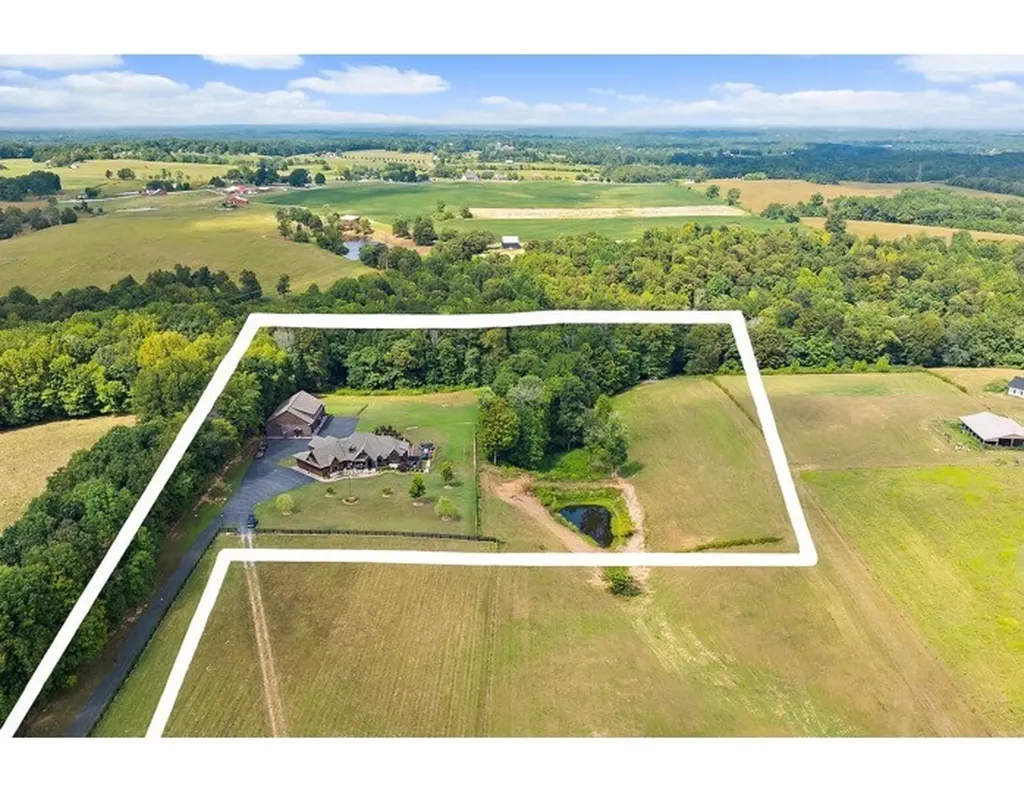 6704 Highway 52, W Lafayette TN 37083