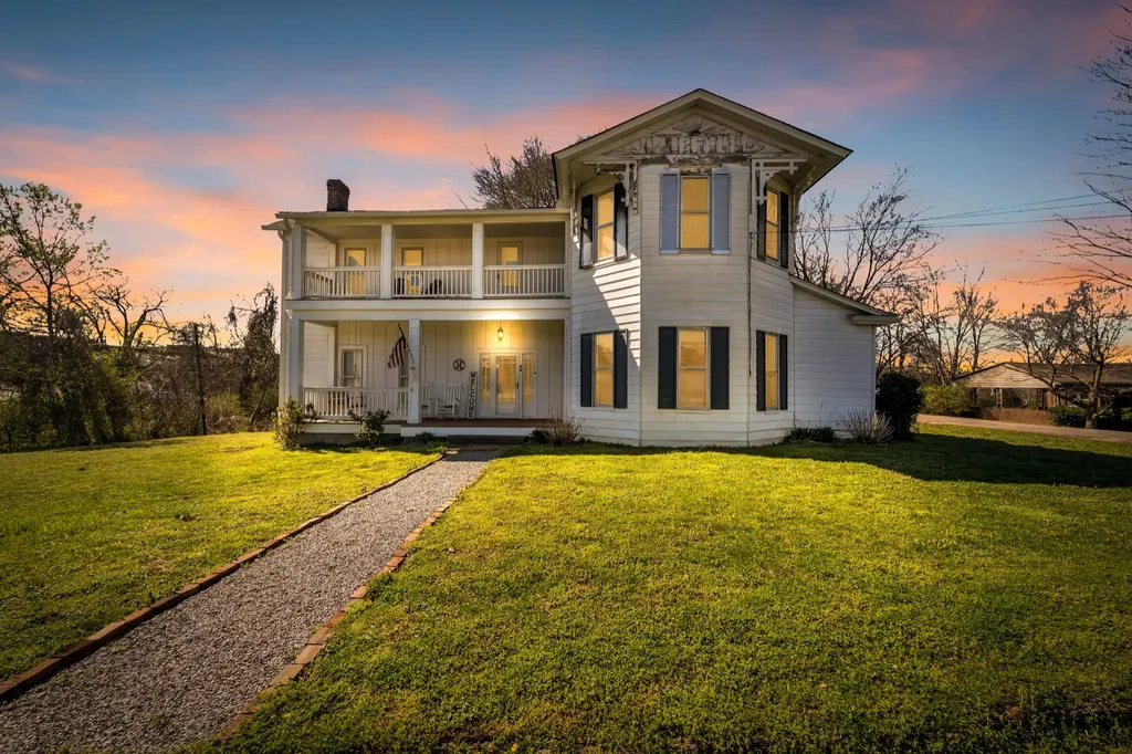 111 College Avenue Centerville TN 37033