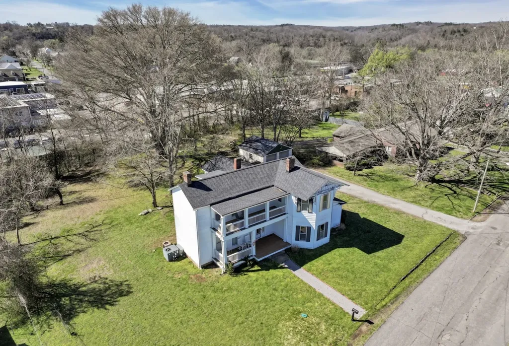 111 College Avenue Centerville TN 37033