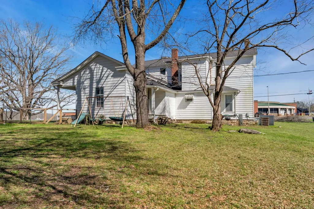 111 College Avenue Centerville TN 37033