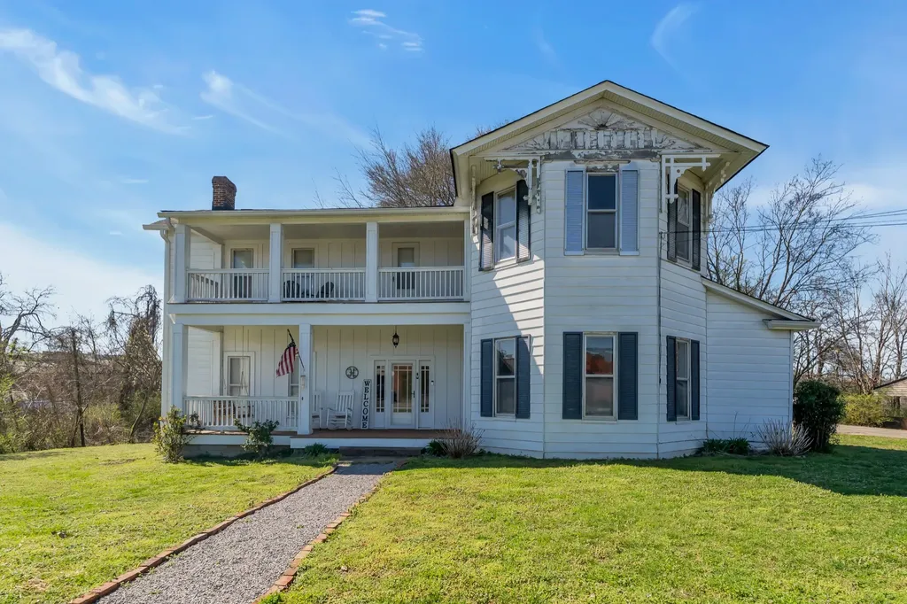 111 College Avenue Centerville TN 37033