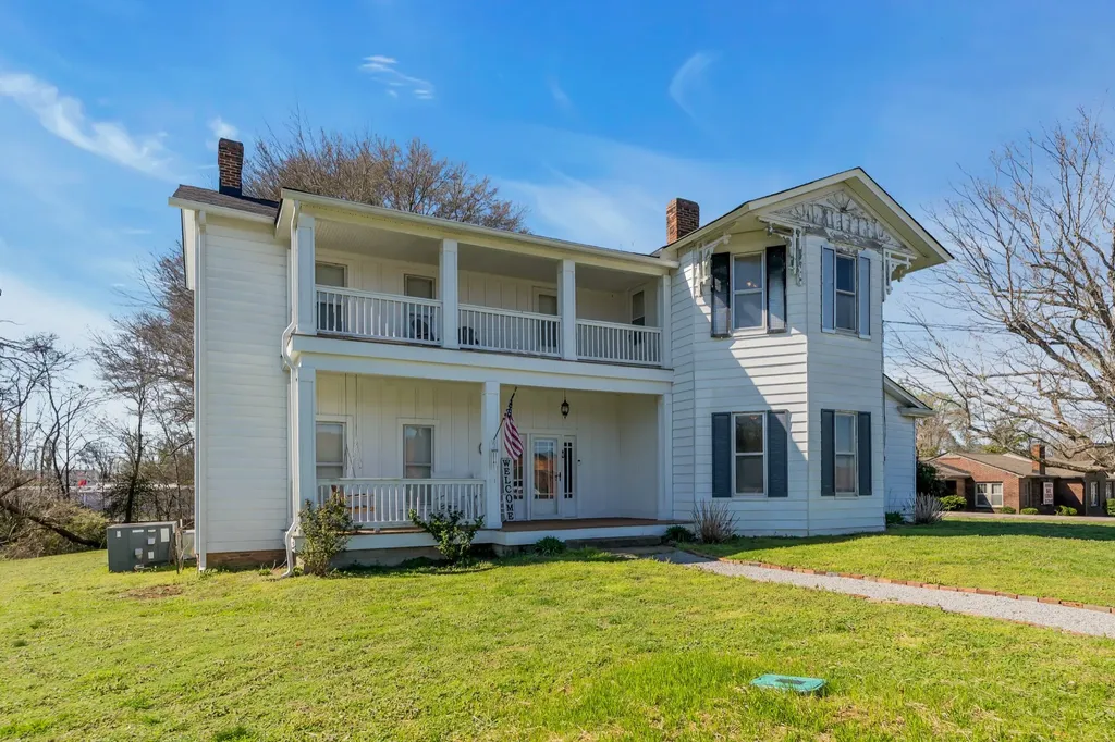 111 College Avenue Centerville TN 37033