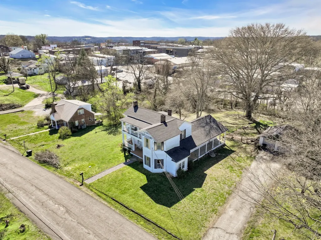 111 College Avenue Centerville TN 37033