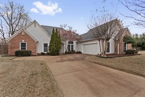 8863 Toth Cove Cordova TN 38016
