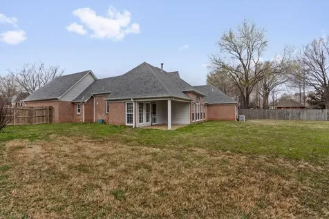 8863 Toth Cove Cordova TN 38016