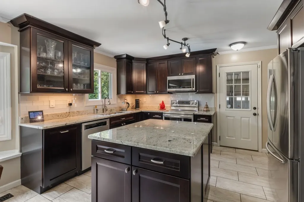 1025 Claremont Drive Columbia TN 38401