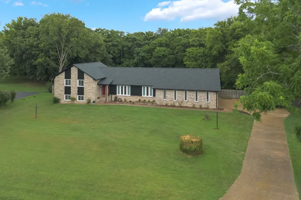 1025 Claremont Drive Columbia TN 38401