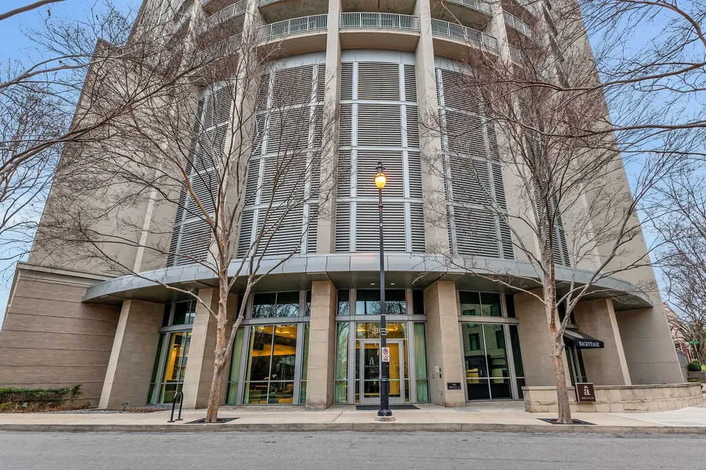 900 20th Ave, S Nashville TN 37212