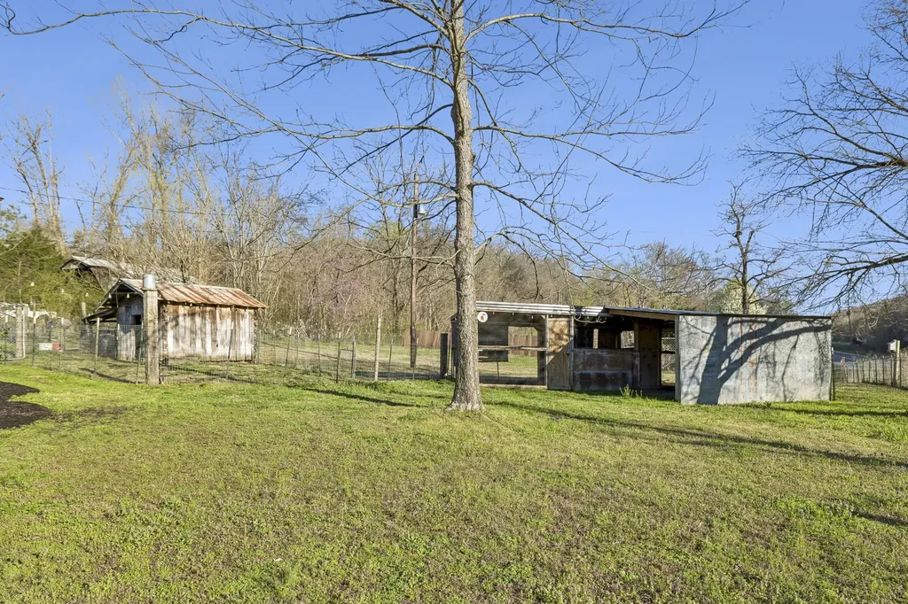 852 Highway 100, W Centerville TN 37033