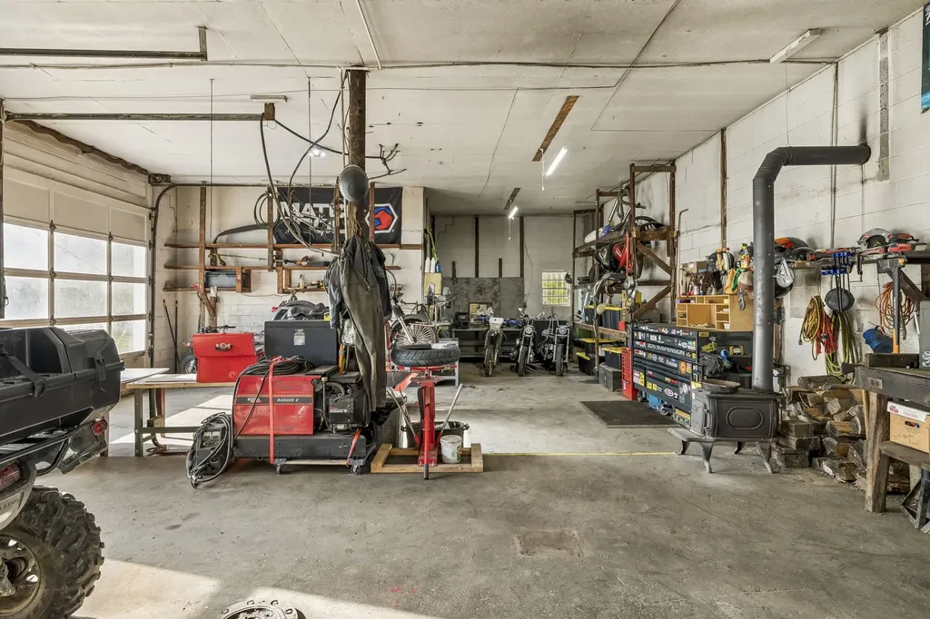 852 Highway 100, W Centerville TN 37033