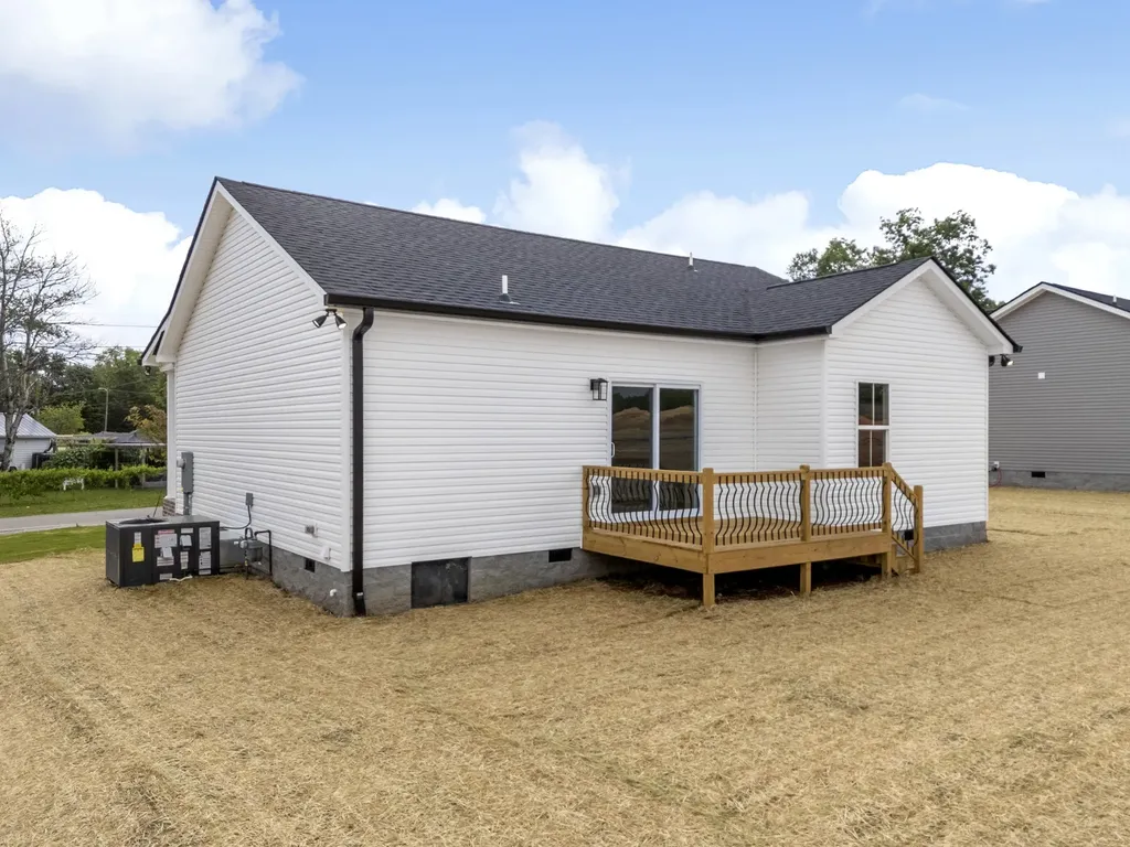 945 Wilkie Street N Mc Ewen TN 37101