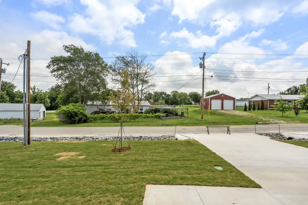 945 Wilkie Street N Mc Ewen TN 37101