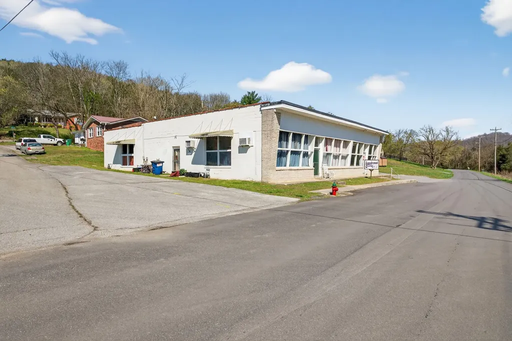 701 N Murray Street Gainesboro TN 38562