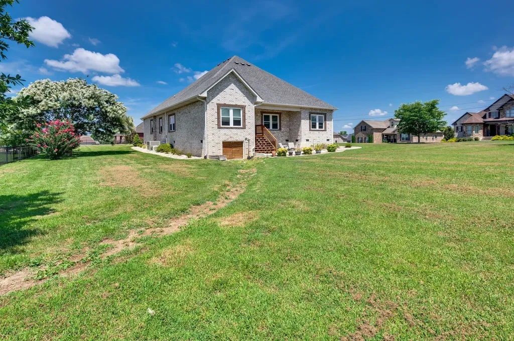 2114 London Lane Greenbrier TN 37073