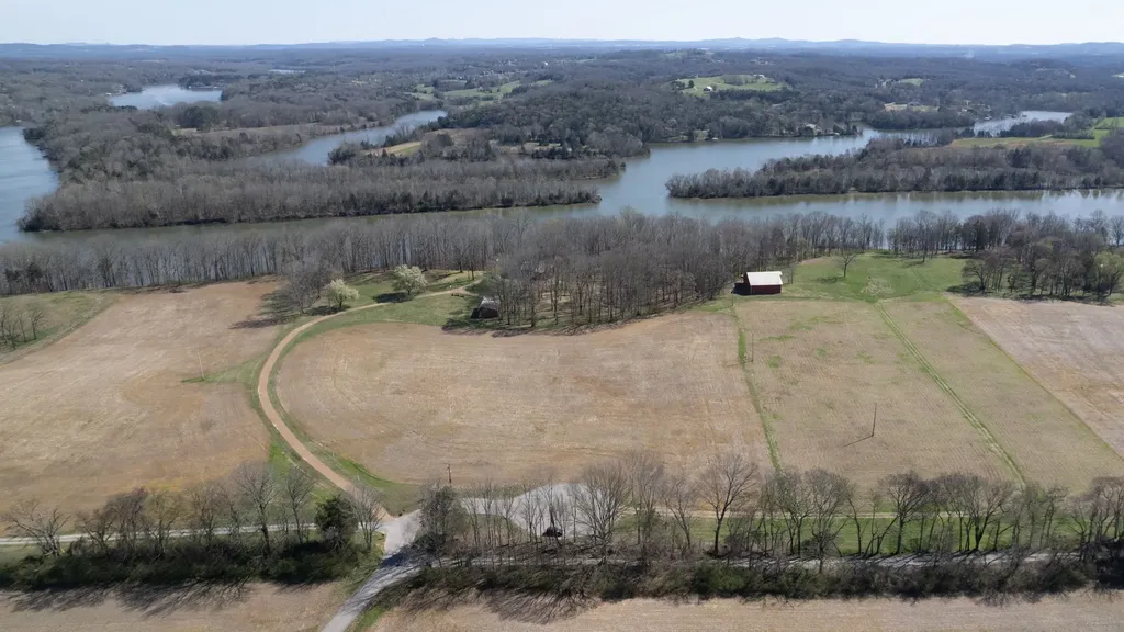 1111 E Robertson Road Castalian Springs TN 37031