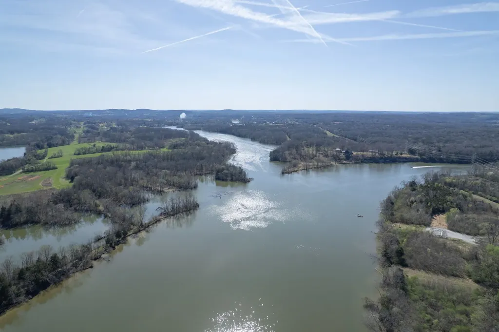 1111 E Robertson Road Castalian Springs TN 37031