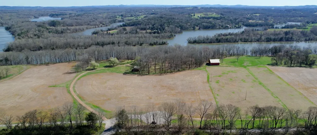 1111 E Robertson Road Castalian Springs TN 37031