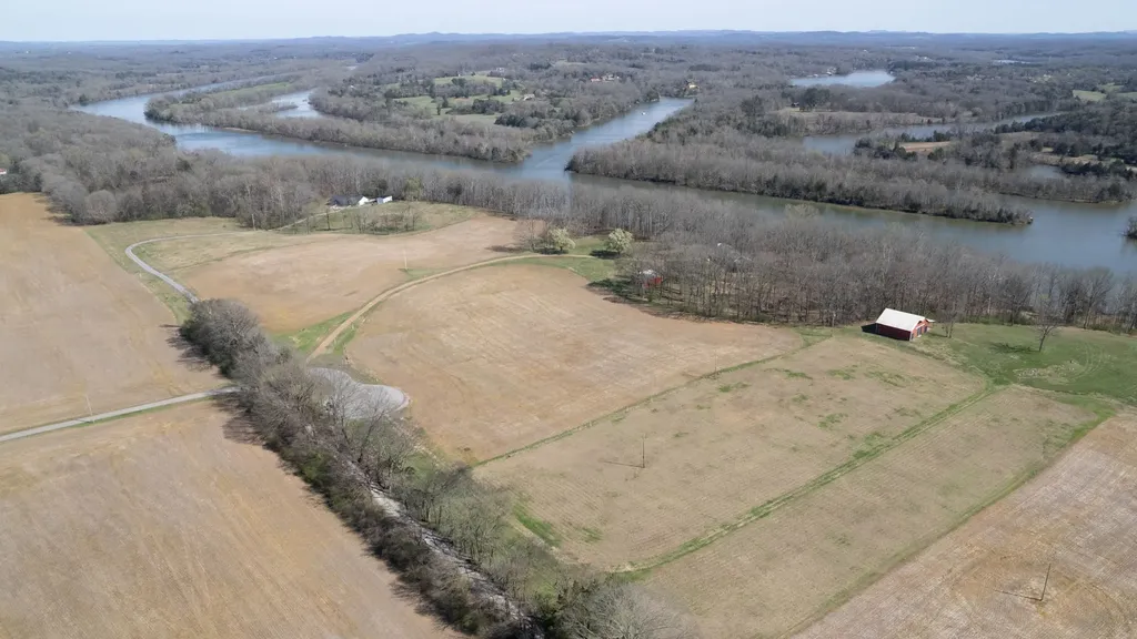 1111 E Robertson Road Castalian Springs TN 37031