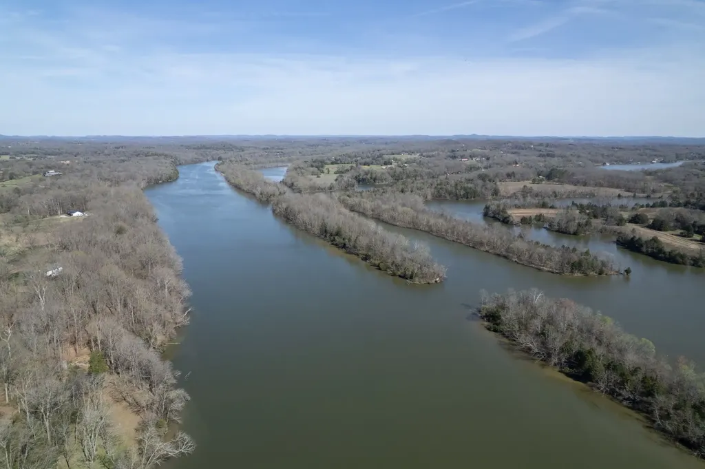 1111 E Robertson Road Castalian Springs TN 37031
