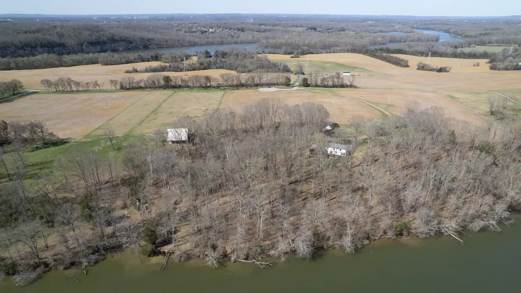 1111 E Robertson Road Castalian Springs TN 37031