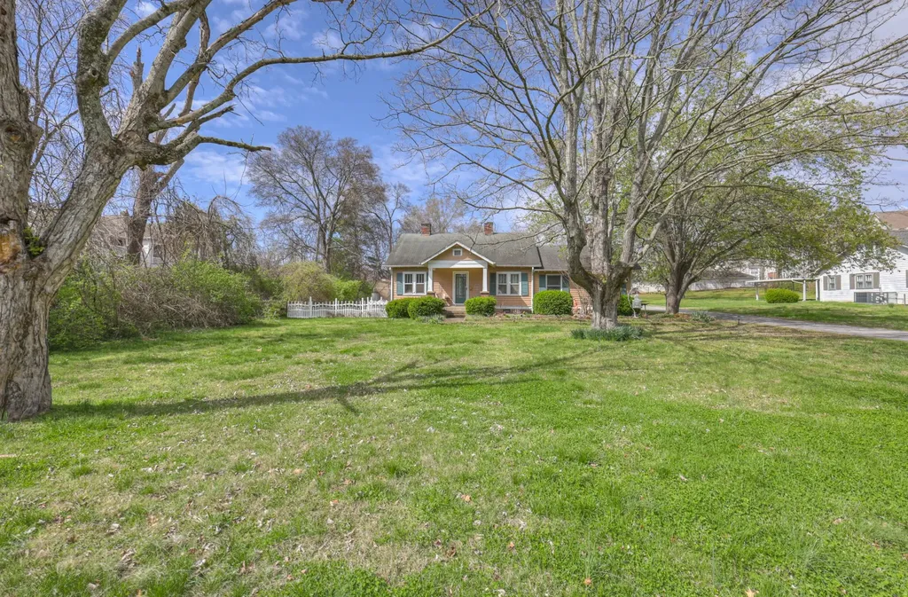 7114 Old Harding Pike Nashville TN 37221