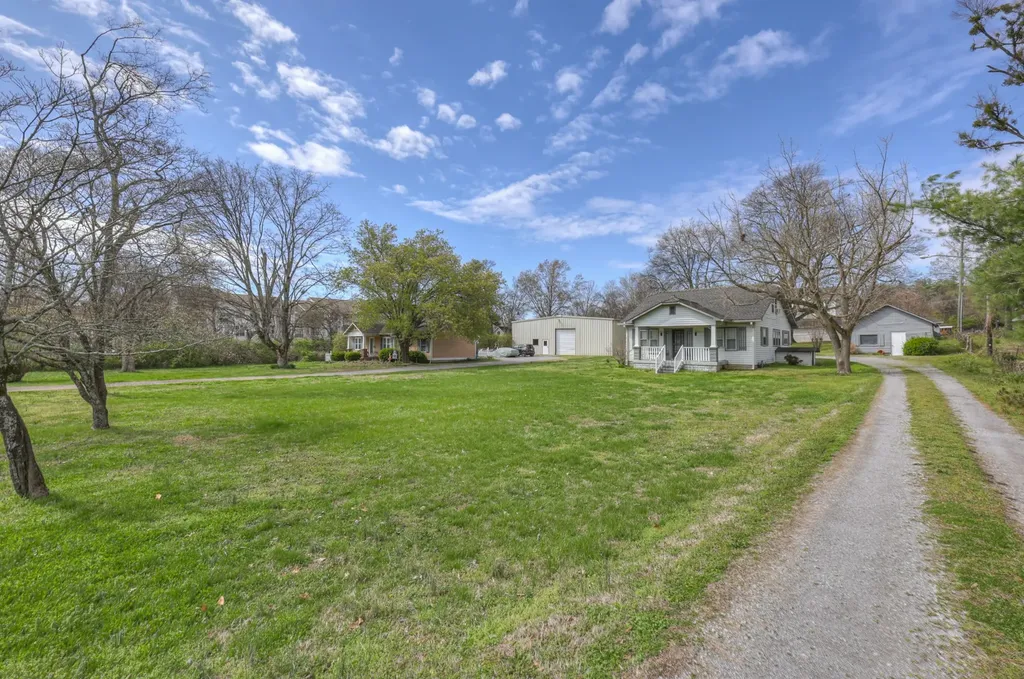 7114 Old Harding Pike Nashville TN 37221