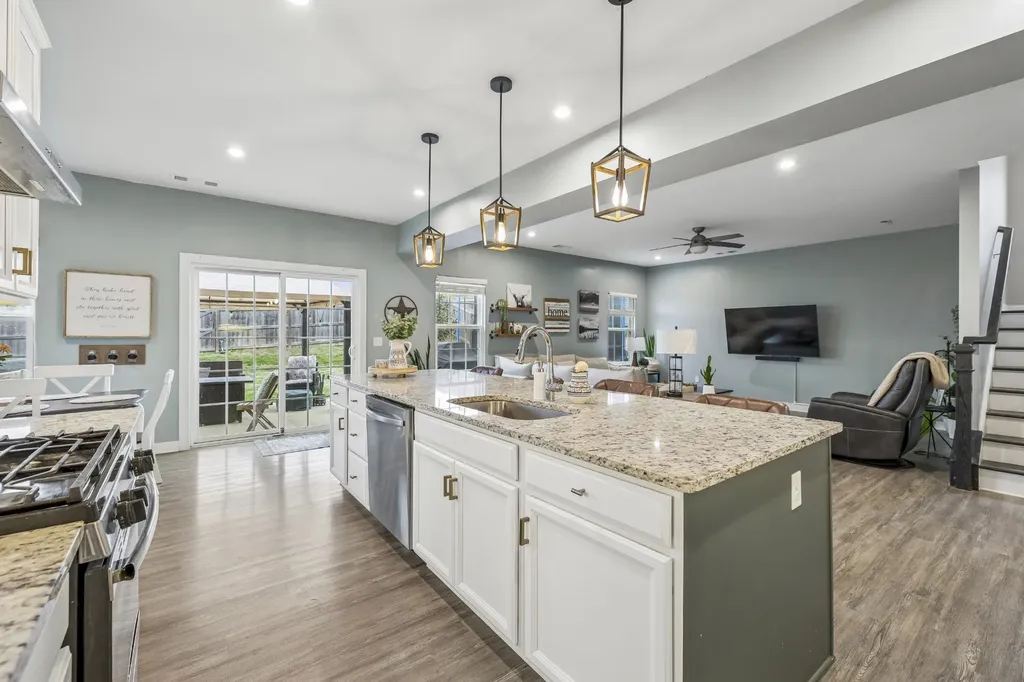 3037 Persimmon Street Columbia TN 38401