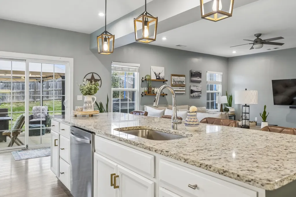 3037 Persimmon Street Columbia TN 38401