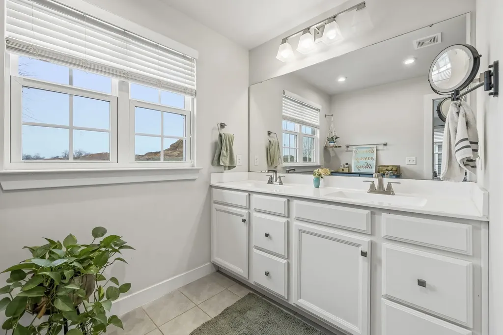 3037 Persimmon Street Columbia TN 38401