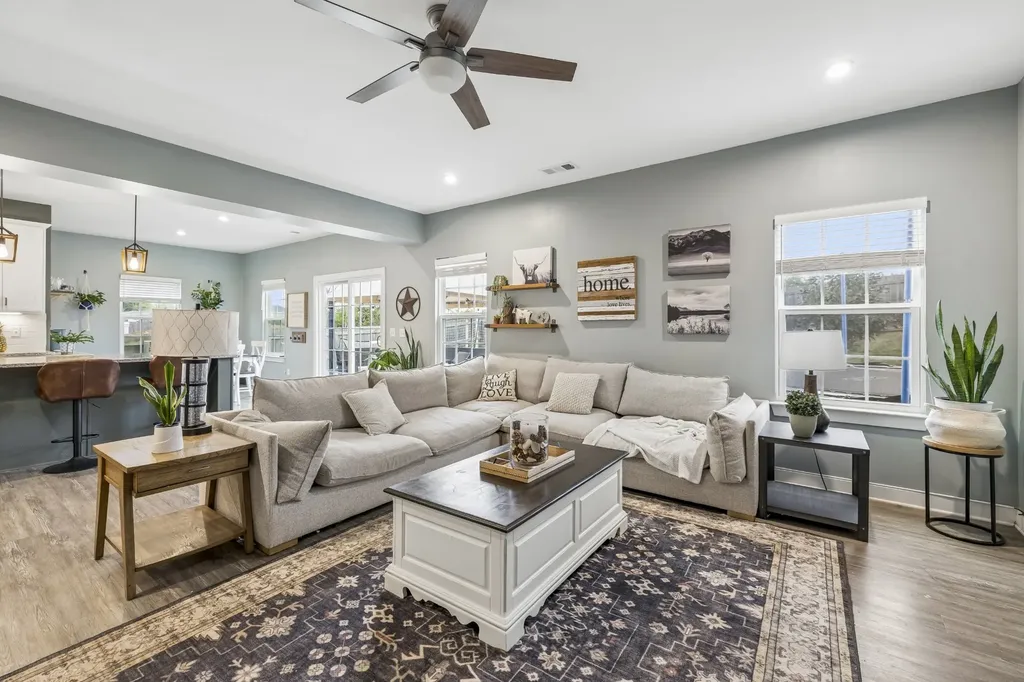 3037 Persimmon Street Columbia TN 38401