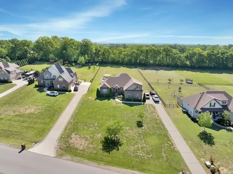1027 Caballo Trail Gallatin TN 37066