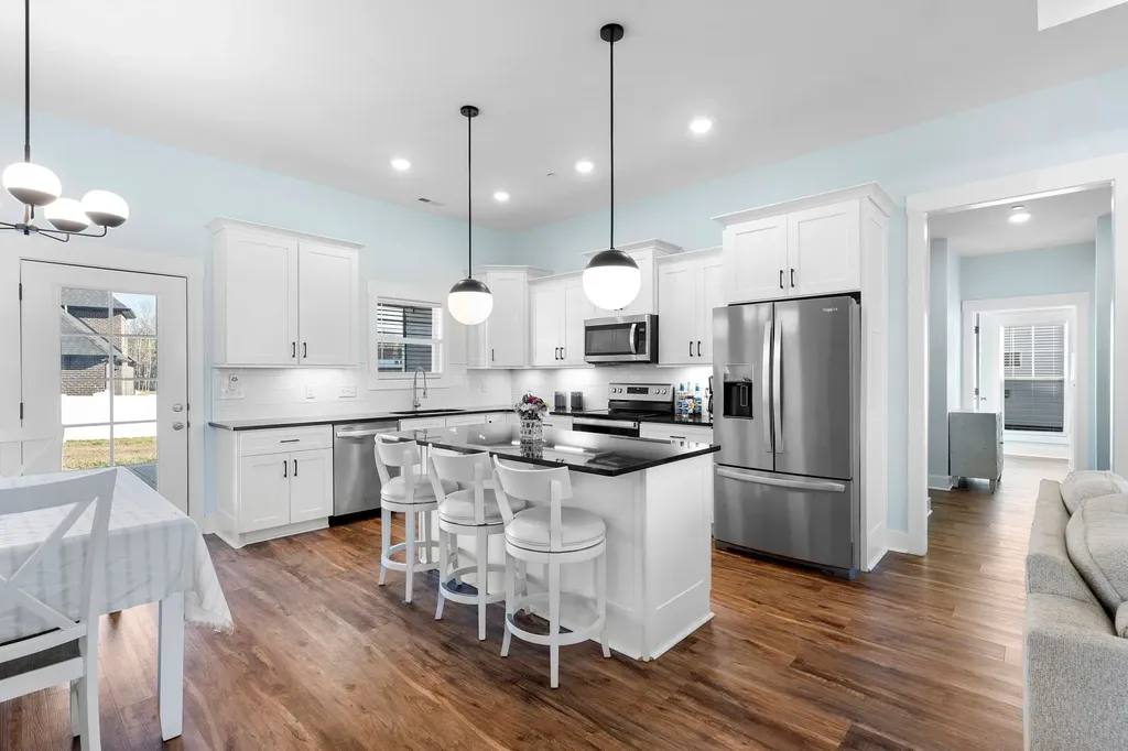 10111 Crookedhorn Court Bell Buckle TN 37020