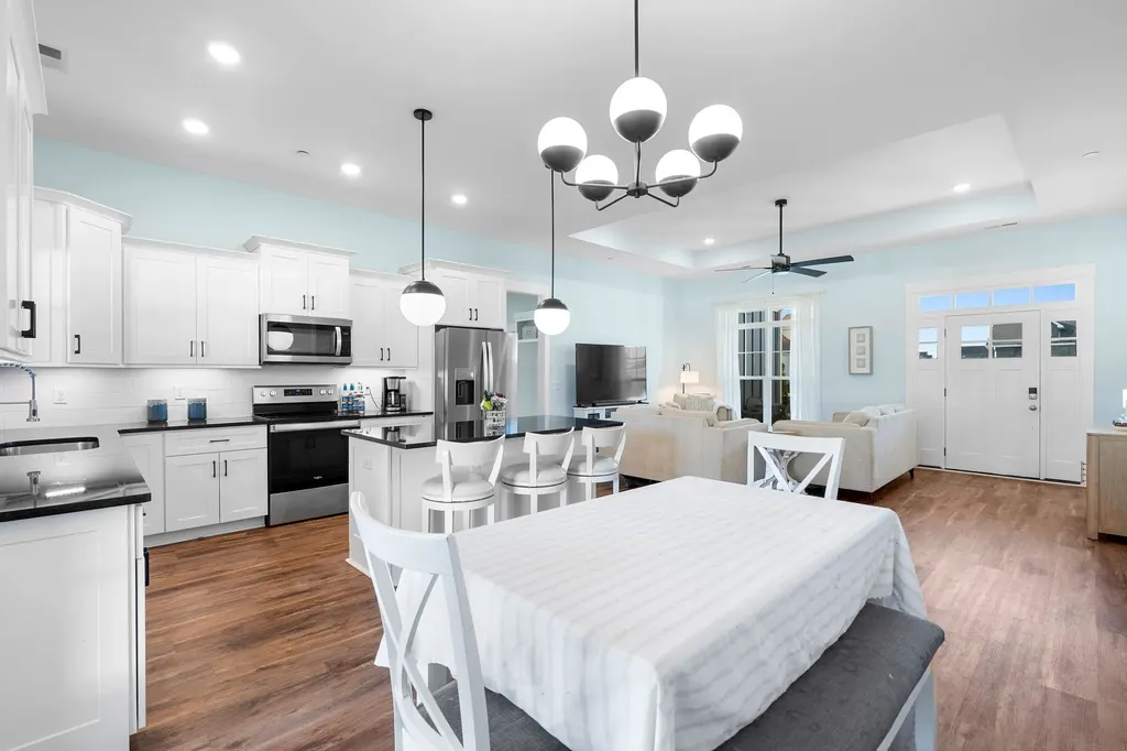 10111 Crookedhorn Court Bell Buckle TN 37020