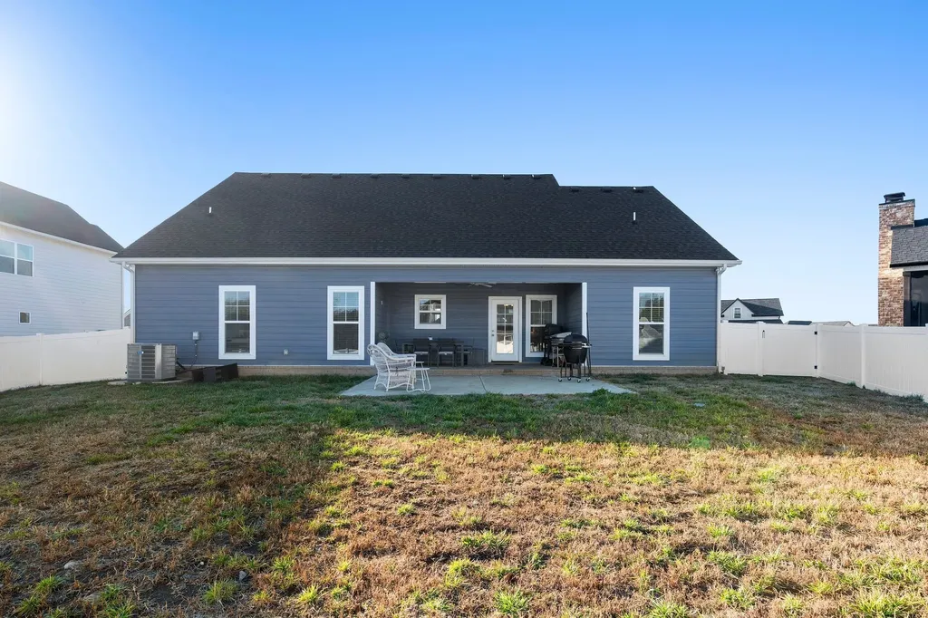 10111 Crookedhorn Court Bell Buckle TN 37020