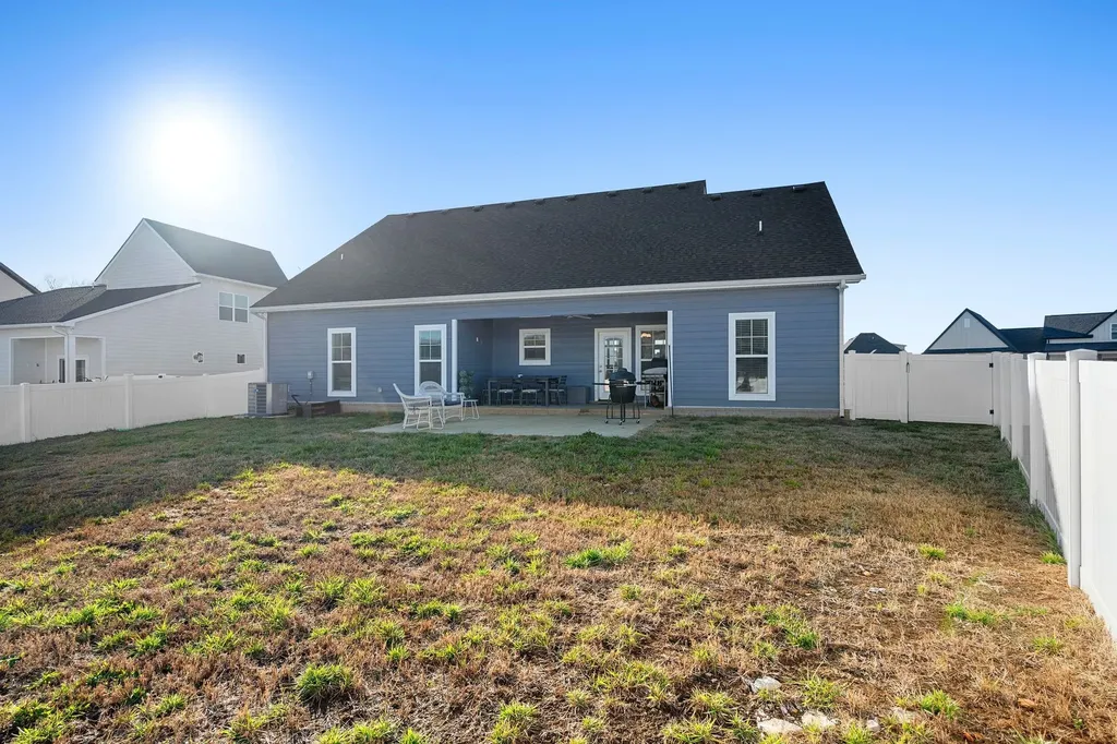 10111 Crookedhorn Court Bell Buckle TN 37020