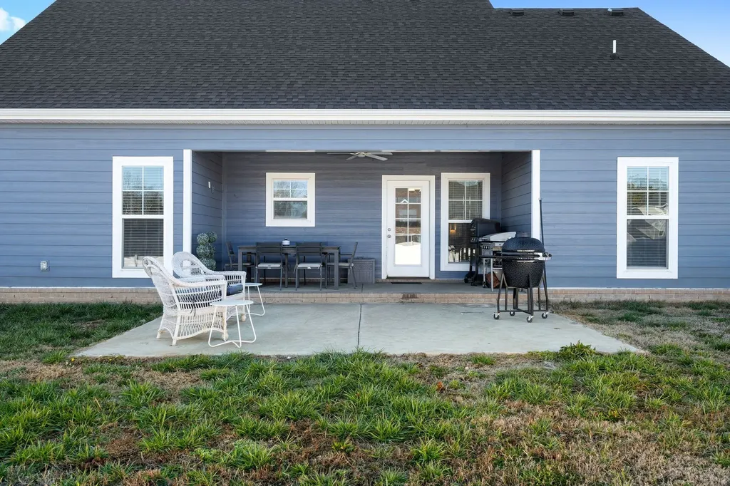 10111 Crookedhorn Court Bell Buckle TN 37020