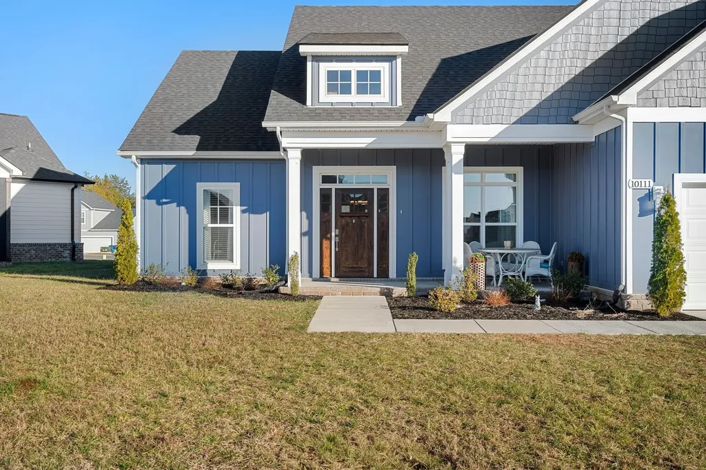 10111 Crookedhorn Court Bell Buckle TN 37020