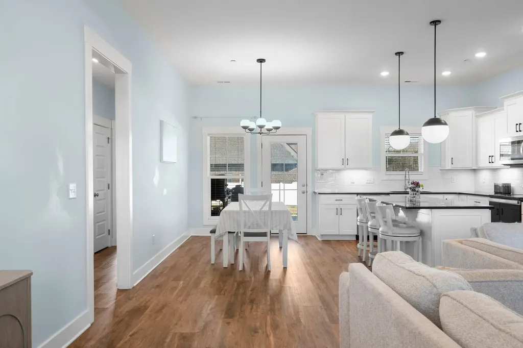 10111 Crookedhorn Court Bell Buckle TN 37020