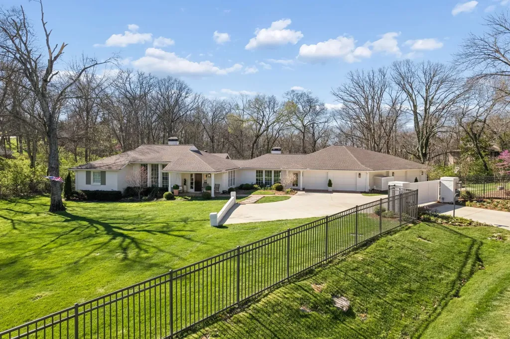 6010 Hickory Valley Road Nashville TN 37205