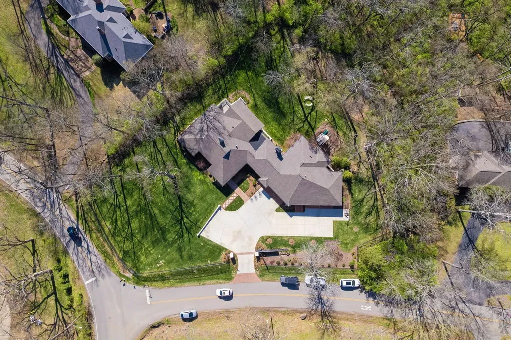6010 Hickory Valley Road Nashville TN 37205