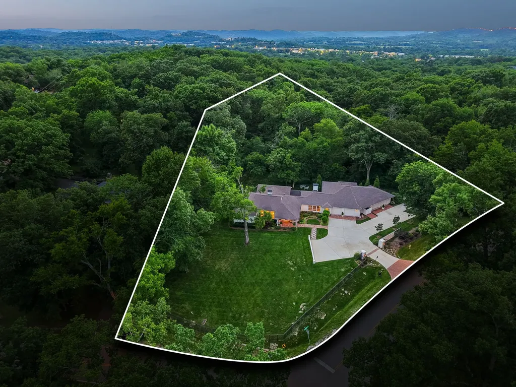 6010 Hickory Valley Road Nashville TN 37205