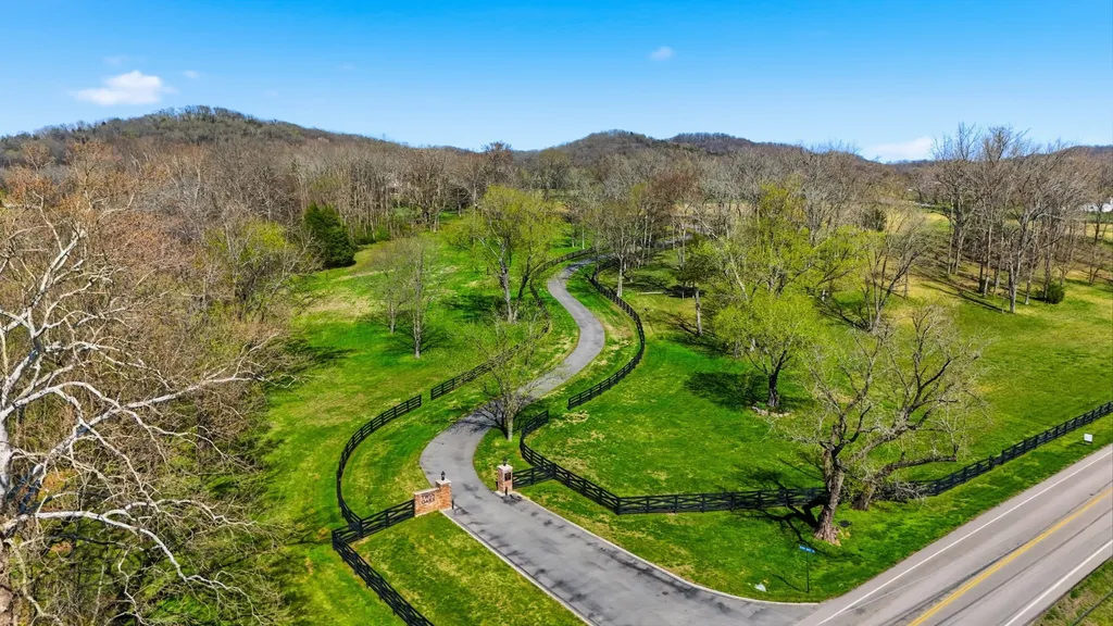 4810 Scenic Oaks Lane Thompsons Station TN 37179