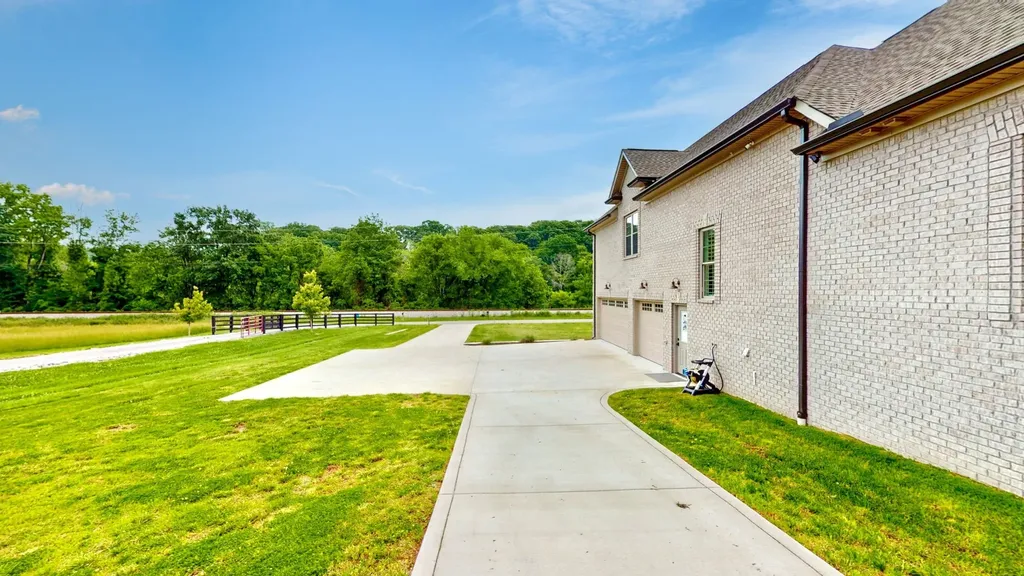 1742 Old Gallatin Road Portland TN 37148